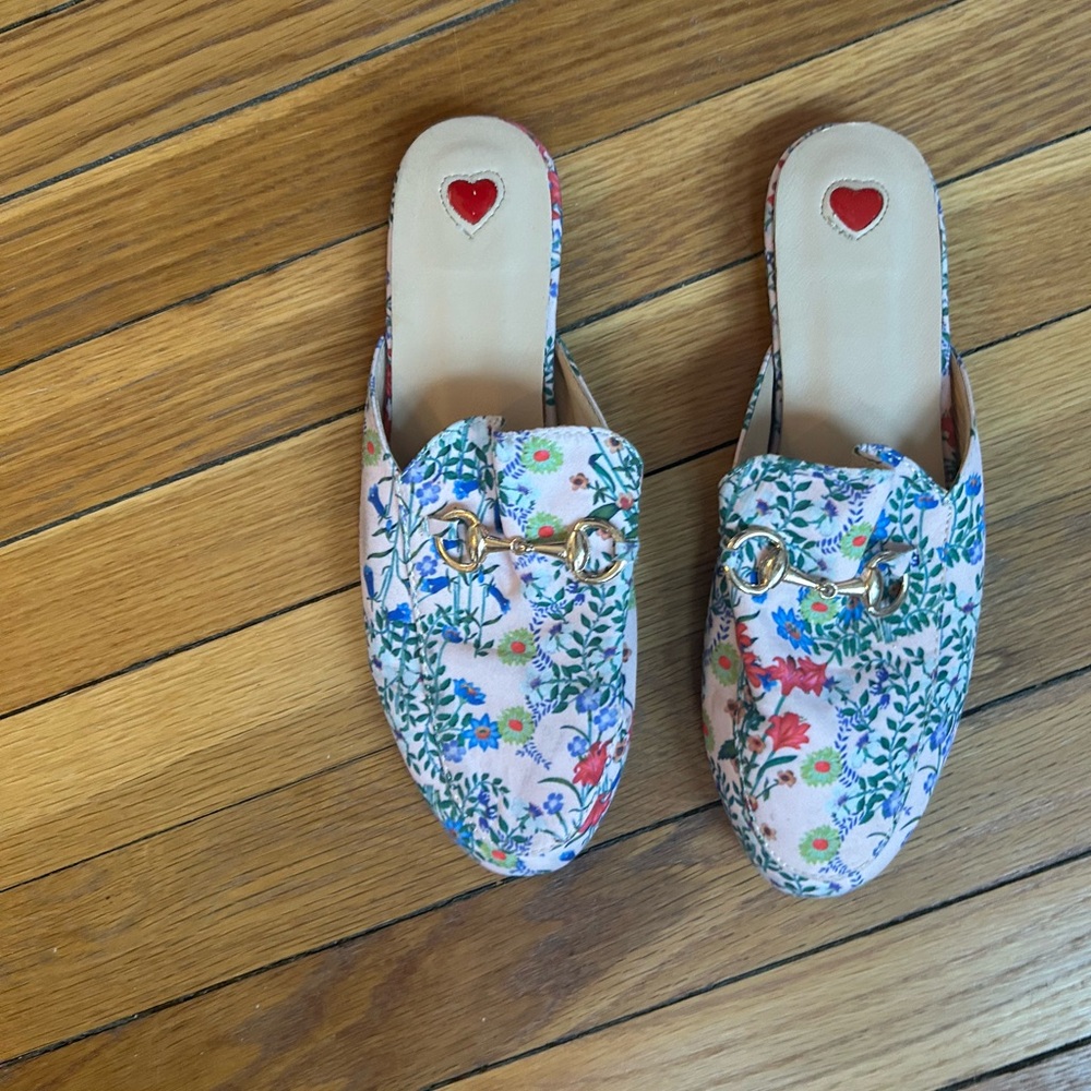 Floral Women's Mules with Heart Detail